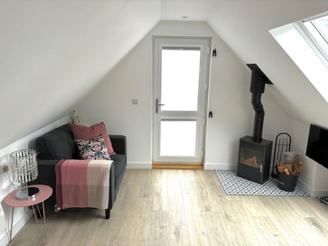 Seating area, fireplace