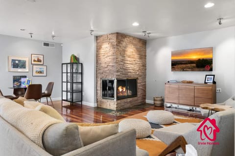 Charm of the Grande Oasis - An Irvie Home House in Albuquerque