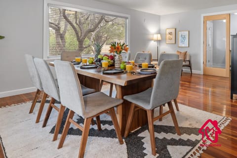 Charm of the Grande Oasis - An Irvie Home House in Albuquerque