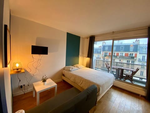 Bed, TV and multimedia, View (from property/room), Balcony/Terrace, Photo of the whole room, Bedroom