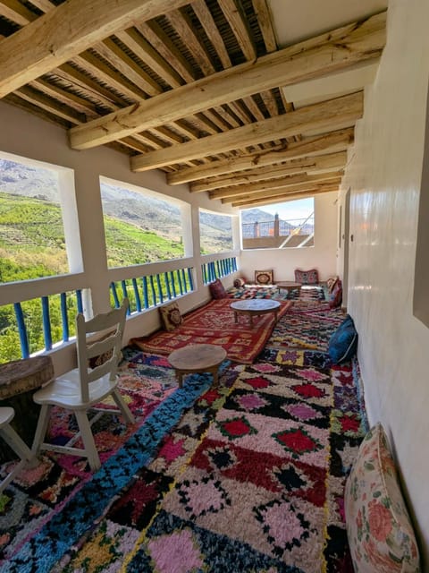 Patio, Bed, Natural landscape, View (from property/room), Balcony/Terrace, Living room, Photo of the whole room, Seating area, Dining area, Bedroom, Mountain view