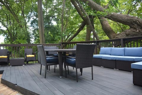 Lazy Lake Life Awaits! House in Indiana