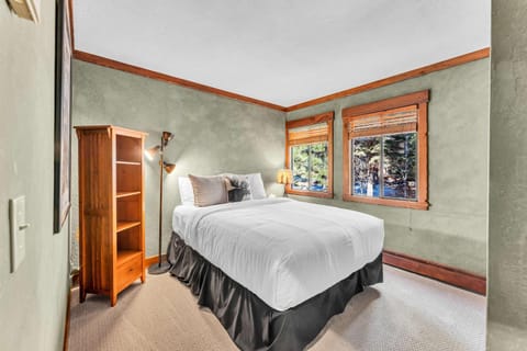 3-Level Incline Village Retreat with Fireplace House in Incline Village