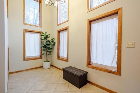 Facade/entrance, internet