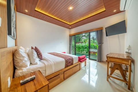 Bed, TV and multimedia, Bedroom