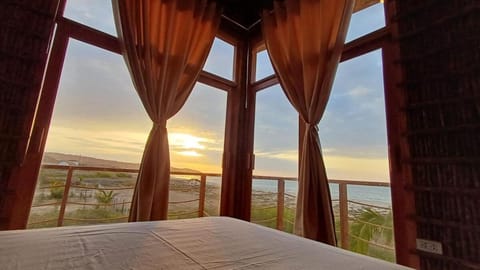 Bed, Natural landscape, View (from property/room), Balcony/Terrace, Photo of the whole room, Beach, Bedroom, Sea view, Sunrise, Sunset