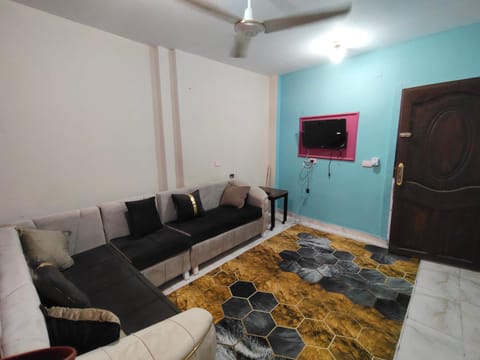 TV and multimedia, Living room, Seating area, Evening entertainment, Bedroom