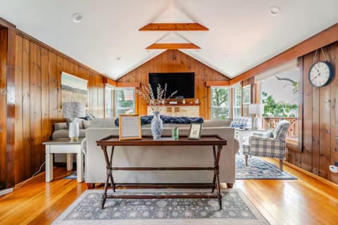 Living room, Lake view, fireplace