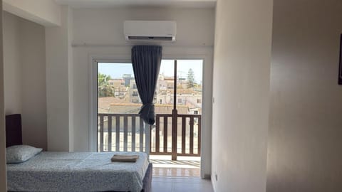 Bed, TV and multimedia, Balcony/Terrace, Bedroom, air conditioner