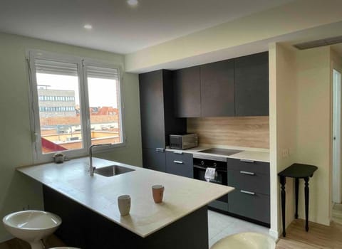 Kitchen or kitchenette, Dining area, stove