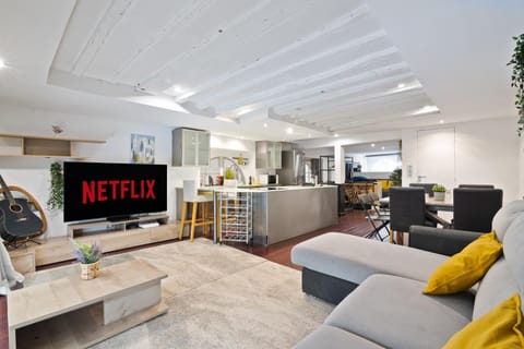 Bed, Living room, Seating area