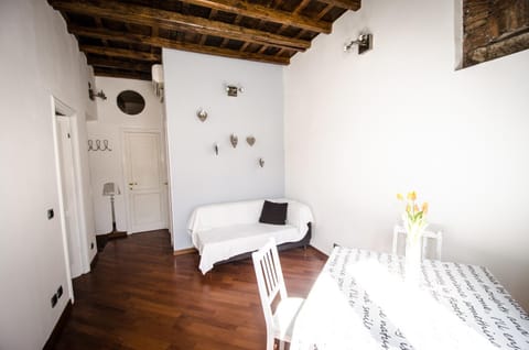 Living room, Photo of the whole room, Seating area, Dining area