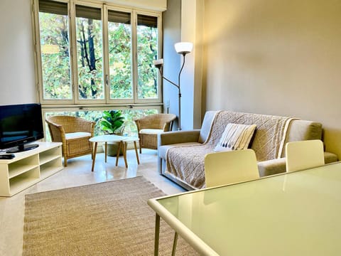 Communal lounge/ TV room, TV and multimedia, Living room, Seating area, Evening entertainment
