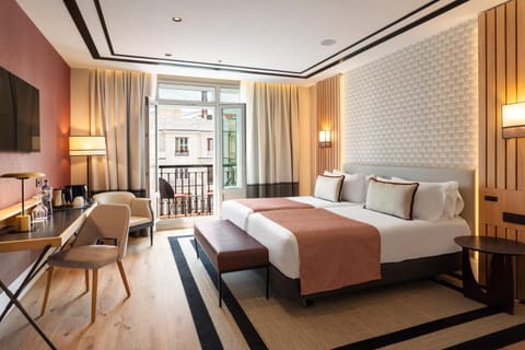 Bed, TV and multimedia, Balcony/Terrace, Photo of the whole room, Bedroom