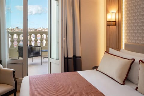 Bed, View (from property/room), Balcony/Terrace, Bedroom