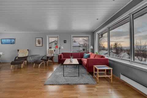 View (from property/room), Living room, Seating area, Mountain view