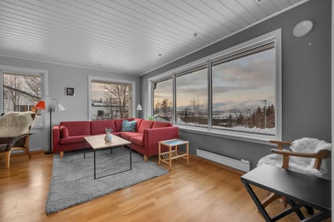 View (from property/room), Living room, Seating area, Mountain view