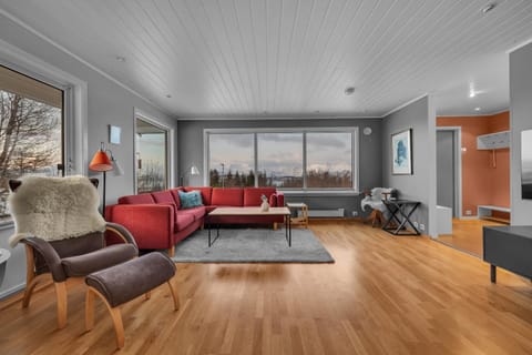 View (from property/room), Living room, Seating area, Mountain view