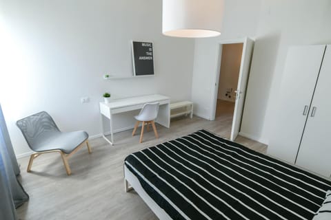 Bed, Photo of the whole room, Seating area, Bedroom, wardrobe