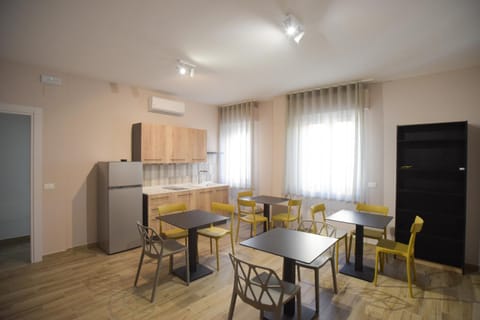 Communal lounge/ TV room, Kitchen or kitchenette, Living room, Seating area, Dining area, oven, air conditioner, Internal: Not applicable to any particular room