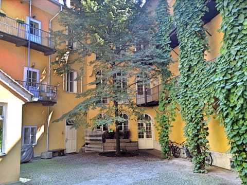 Property building, Facade/entrance