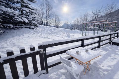 Cozy retreat just steps from the slopes Apartment in Briançon