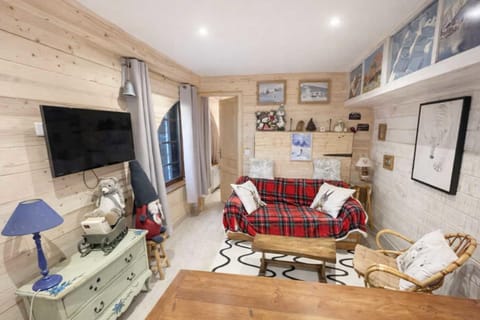 Cozy retreat just steps from the slopes Apartment in Briançon