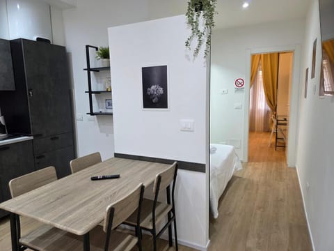 Bed, Kitchen or kitchenette, Living room, Photo of the whole room, Seating area, Dining area, Bedroom