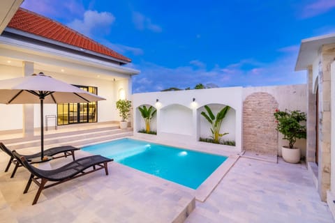 Property building, Pool view, Swimming pool, sunbed