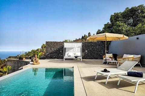 Pool view, Sea view, Swimming pool, sunbed