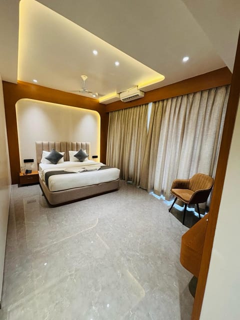 Toilet, Bed, TV and multimedia, Coffee/tea facilities, View (from property/room), Kitchen or kitchenette, City view, Quiet street view, hair dryier, VIP