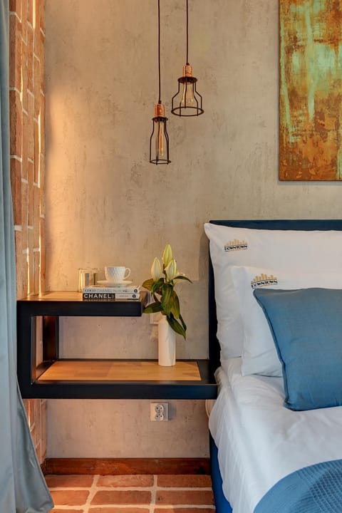 Bed, Photo of the whole room, Seating area, Bedroom