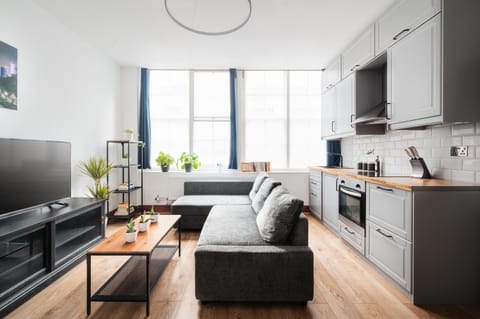 Communal lounge/ TV room, TV and multimedia, Kitchen or kitchenette, Living room, Seating area, Dining area, Evening entertainment, minibar, oven, stove