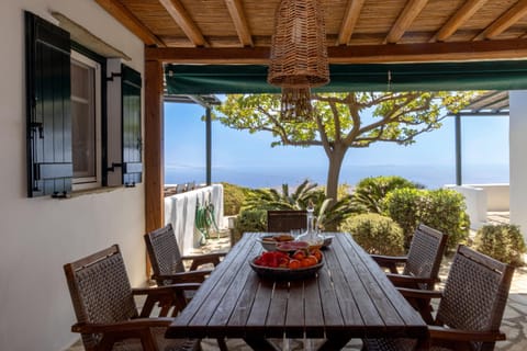 Patio, Communal lounge/ TV room, Day