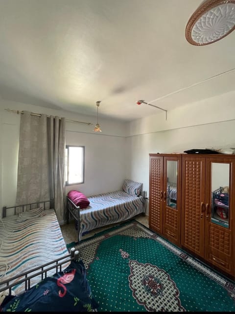 Ladies sharing Room beside Dubai station Apartment in Al Sharjah
