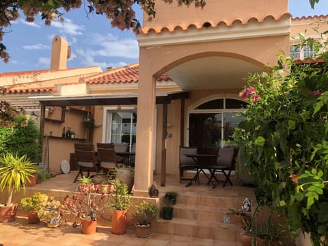 Property building, Patio, Day, Balcony/Terrace, Balcony/Terrace, Garden view