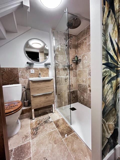 Shower, Toilet, Bathroom