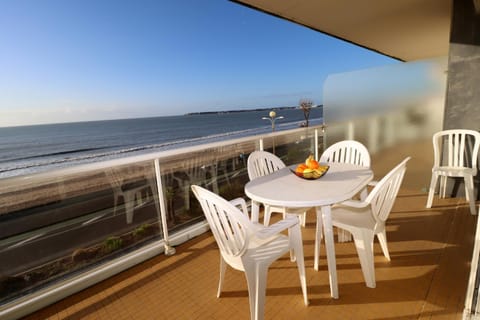 Balcony/Terrace, Dining area, Beach, Sea view