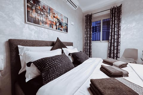 Bed, Bedroom, air conditioner