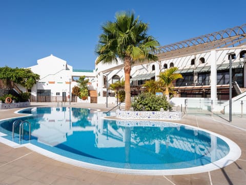 Property building, Swimming pool, Swimming pool