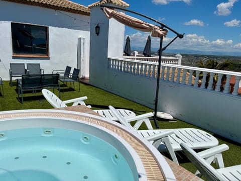 Hot Tub, Solarium, Balcony/Terrace