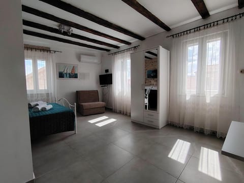 TV and multimedia, Living room, Bedroom, City view, air conditioner