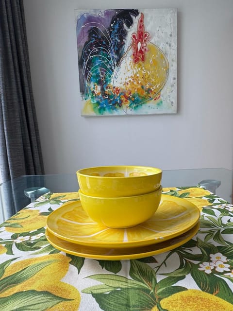 Coffee/tea facilities, Decorative detail, Dining area