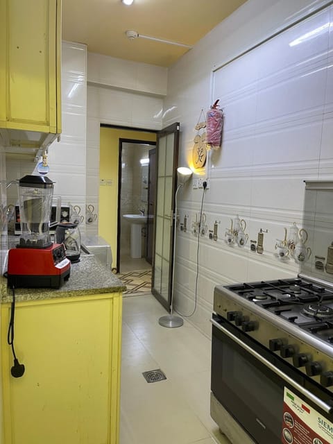 Sea View APT Near dubai Bus Station men Sharing Apartment in Al Sharjah