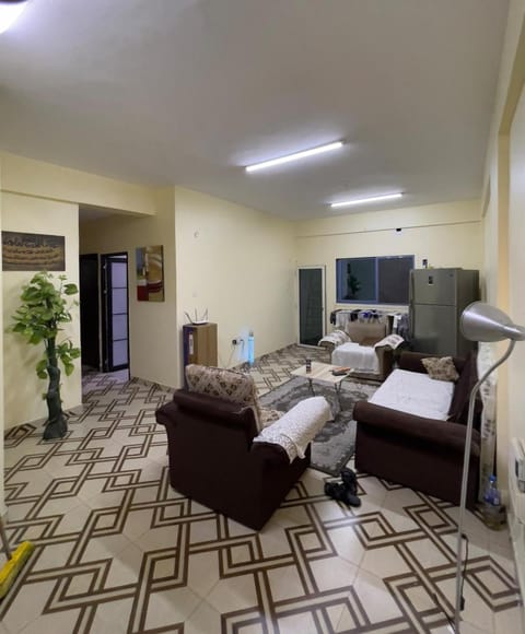 Sea View APT Near dubai Bus Station men Sharing Apartment in Al Sharjah