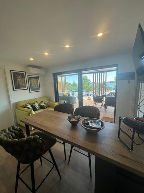 TV and multimedia, Living room, Dining area