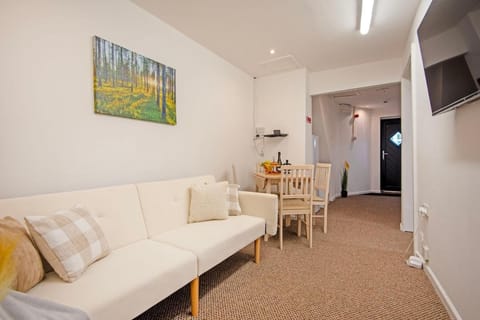 5 minute walk from Bury City Centre - 2 Bed Flat Apartment in Bury