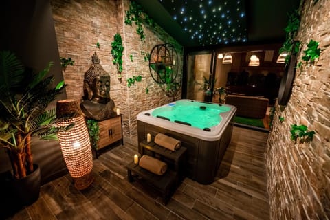 Hot Tub, Spa and wellness centre/facilities