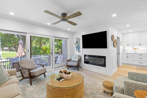 TV and multimedia, Living room, Seating area