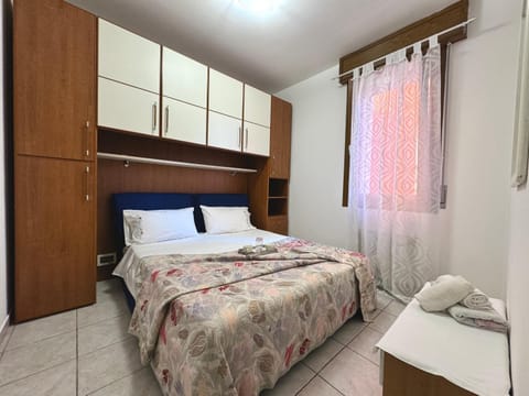 Bed, Bedroom, towels, wardrobe